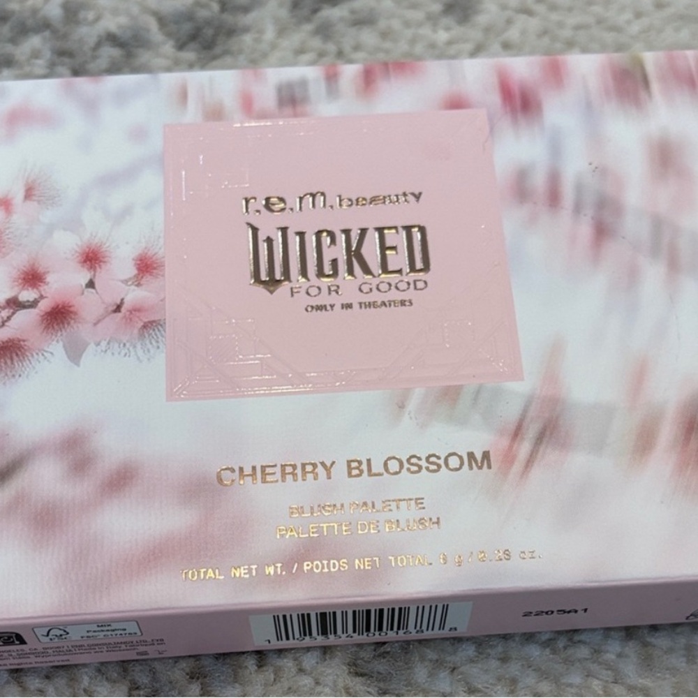 r.e.m. beauty Wicked Glinda Cherry Blossom Blush Palette